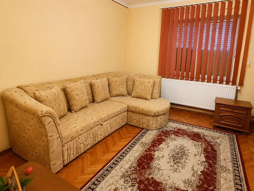 Casă individuală, teren generos de 1.348mp, poziție centrală, Giarmata