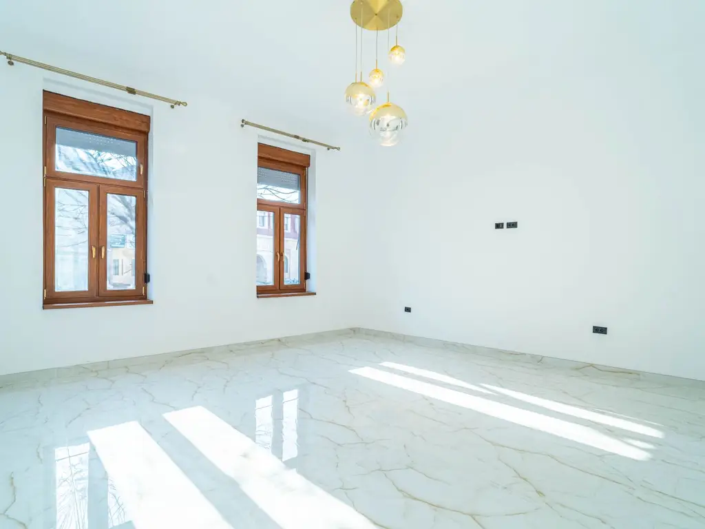 Apartament 2 camere parter înalt, amenajat complet.