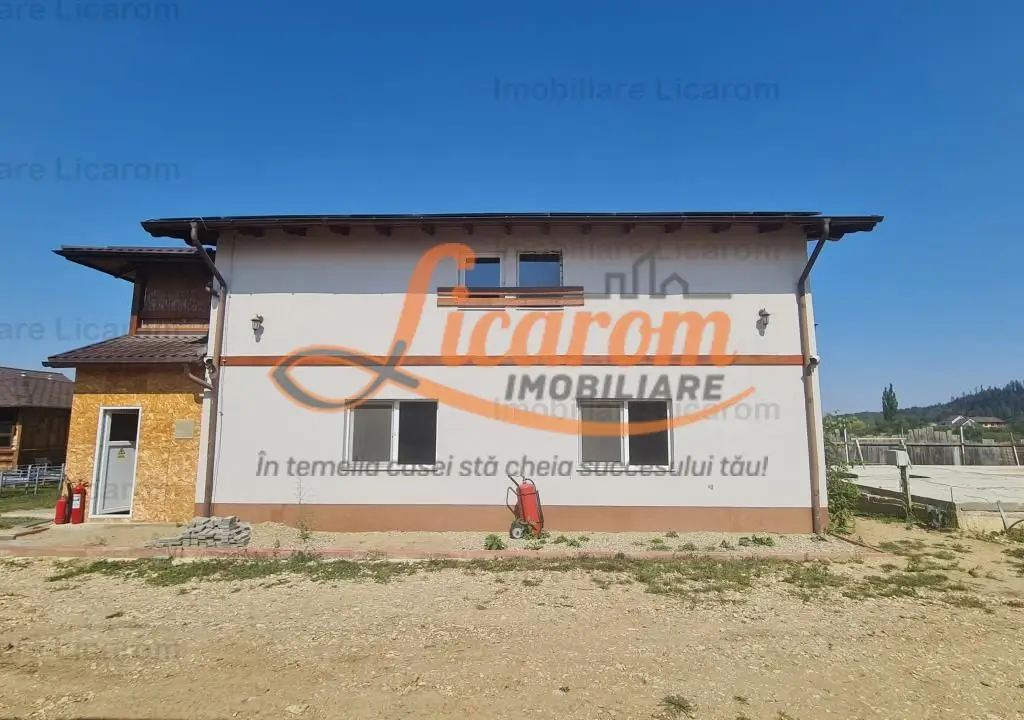 Proprietate in Cristian cu trei constructii+o fundatie,450000euro