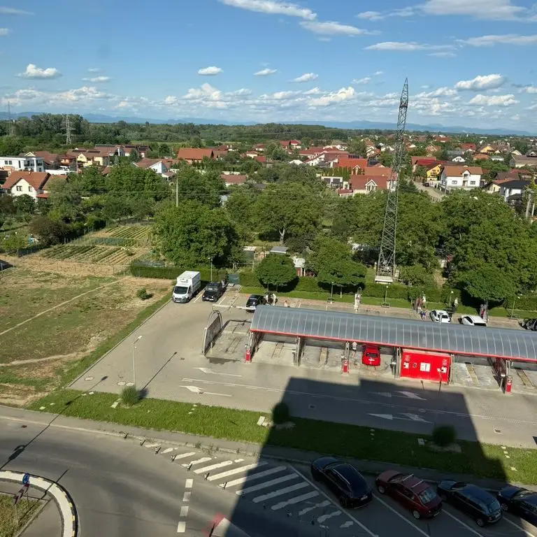 BRASADAS vinde ap 3 cam etaj 7/8 Micro 17 – Recent renovat.