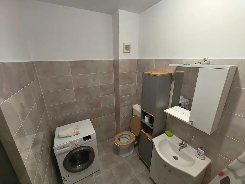 Garsoniera de inchiriat zona Fundeni
