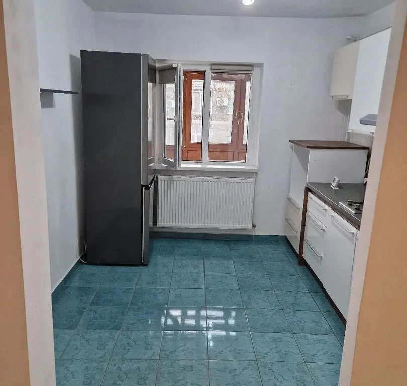 Apartament 2 camere decomandat -spatios ,balcon inchis, zona Sarelui