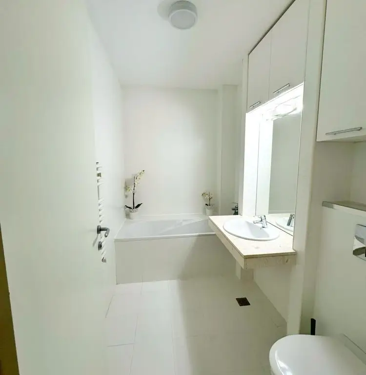 BRASADAS închiriază ap 2 cam etaj 2 50mp UNIRII tip Studio.