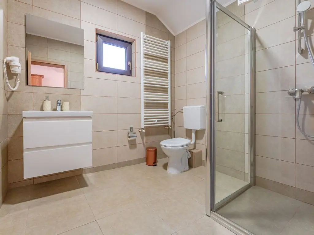 Pensiune Râșnov, 13 camere plus locuință proprietar, zonă Cetate