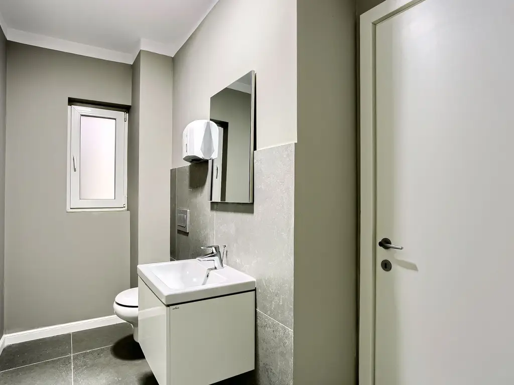 De închiriat Birou de Lux, Zona Centrlă, la Preț Promoțional