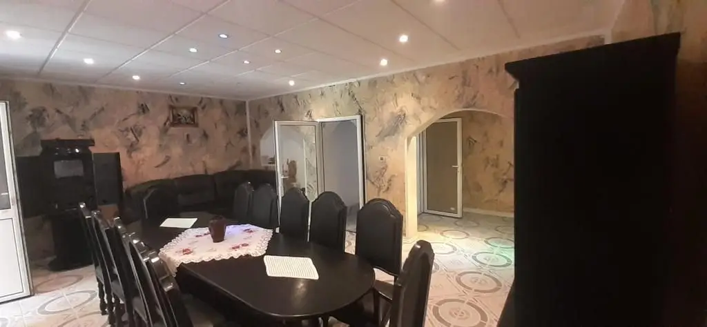 Ag. EUROPA vinde parterul unei case cu 2 etaje în zona Carpați 2.