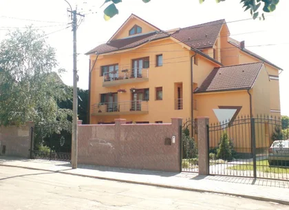 ageuropa.ro vinde casa 16 camere teren 1500mp in zona ULTRACENTRALA.
