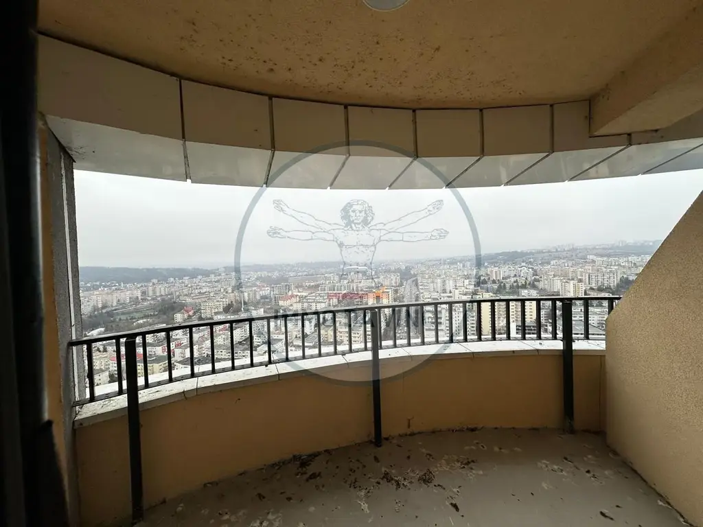 Penthouse West Tower