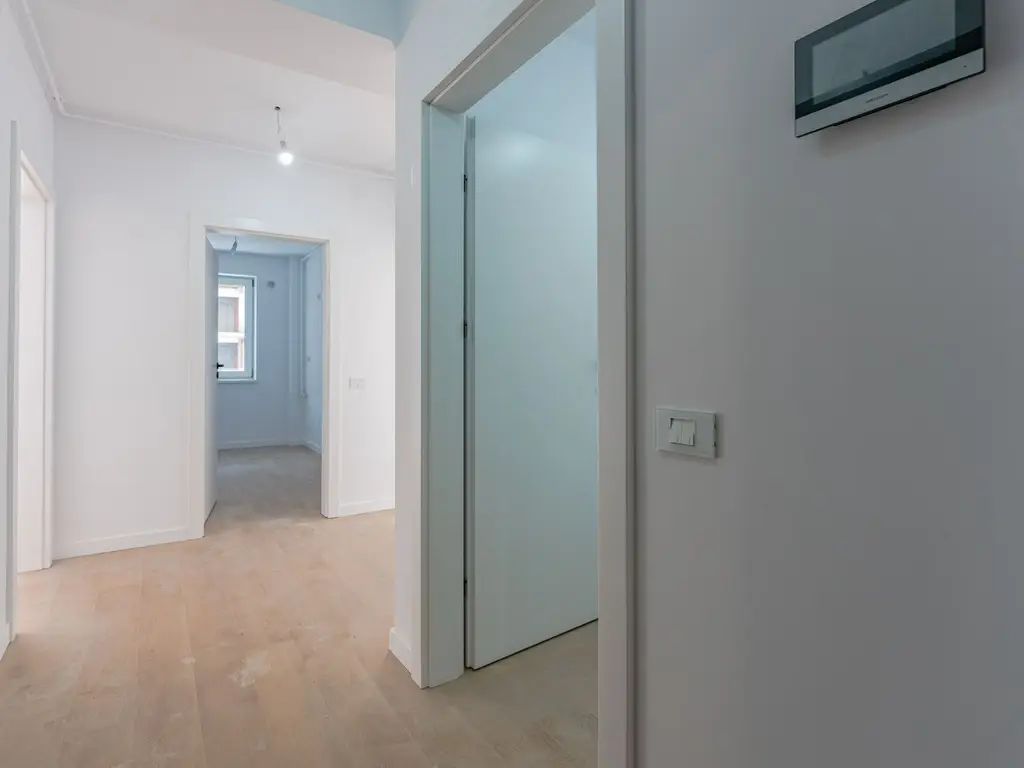 Apartament Decomandat | 53 mp utili + 10 mp balcon | Sala Polivalentă