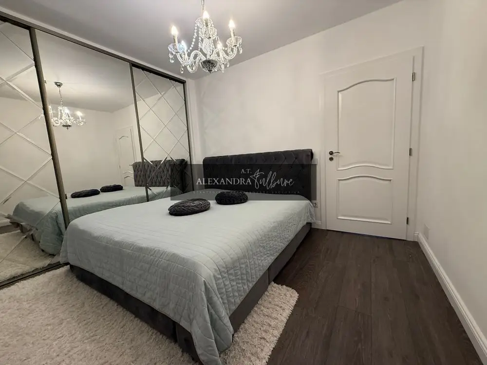 Apartament 3 camere decomandate, 2 bai,balcon, etaj intermediar, garaj