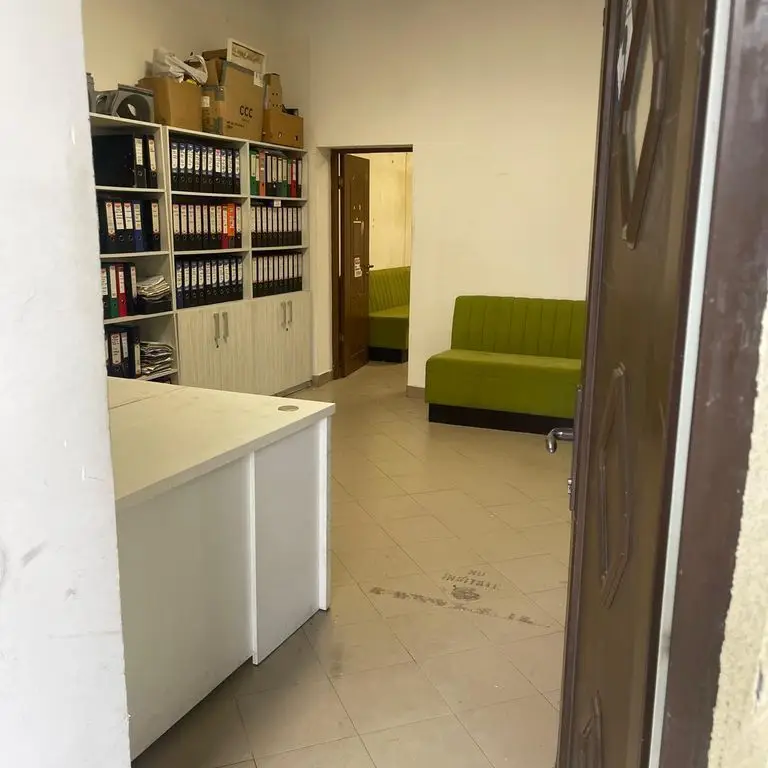BRASADAS vinde Apt / Sp comercial + curte, zona Titulescu.