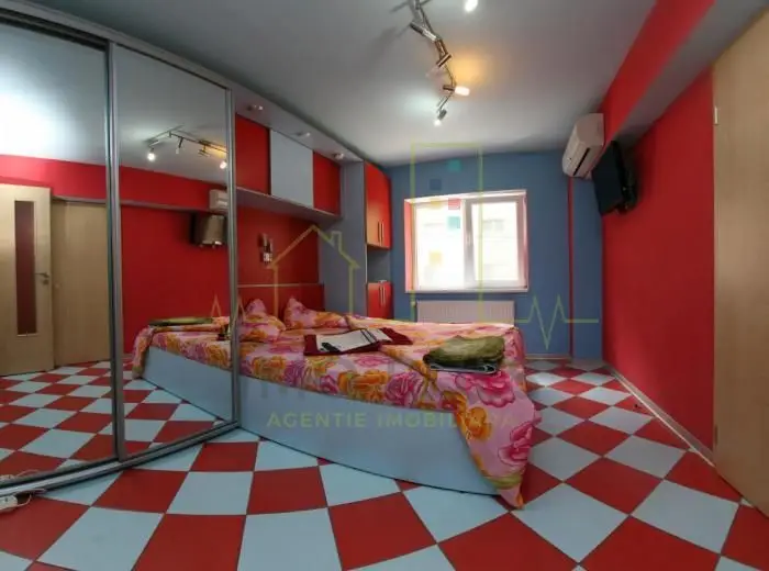 5 Camere. Etaj 1. Complex.