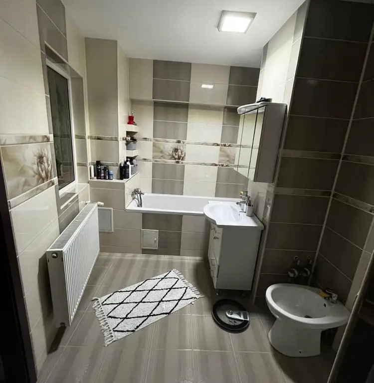 Vand apartament 4 camere