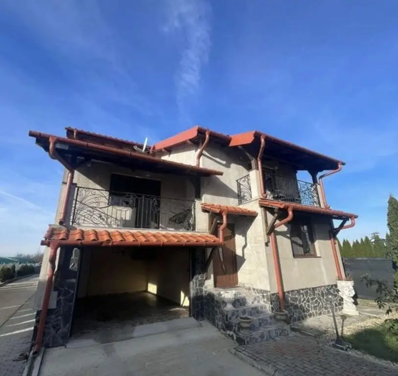 BRASADAS vinde casa in zona AQUASTAR.
