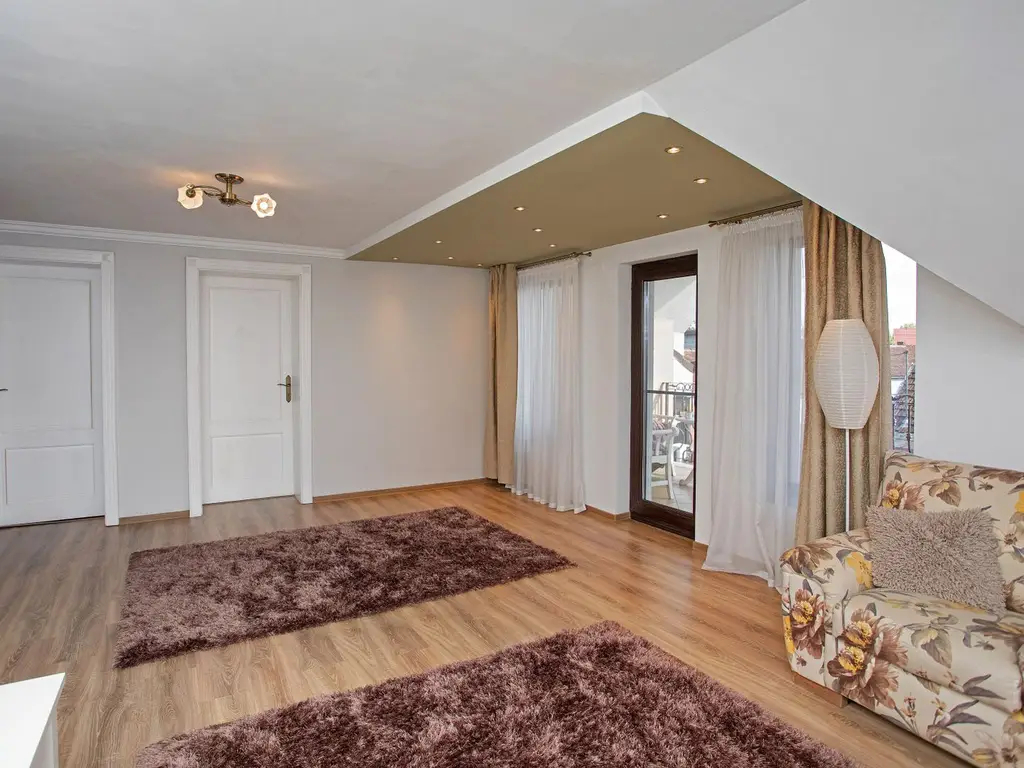 Vilă P+M, Clujului, 190 mp, teren 520 mp, singur în curte. 225 000 E