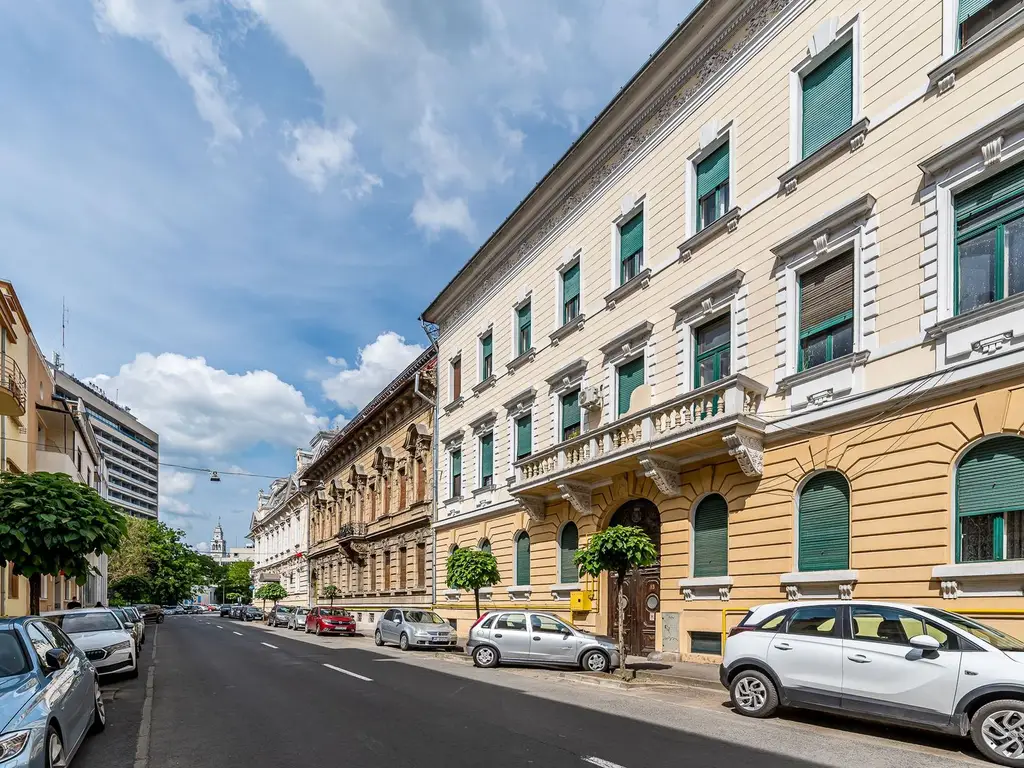 Apartament 98 mp pe bulevardul Decebal, fatada renovata Comision 0