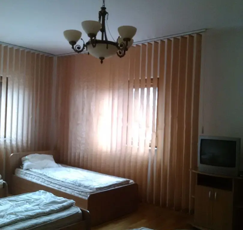 Casa 6 camere - cazare 12 persoane, Nord