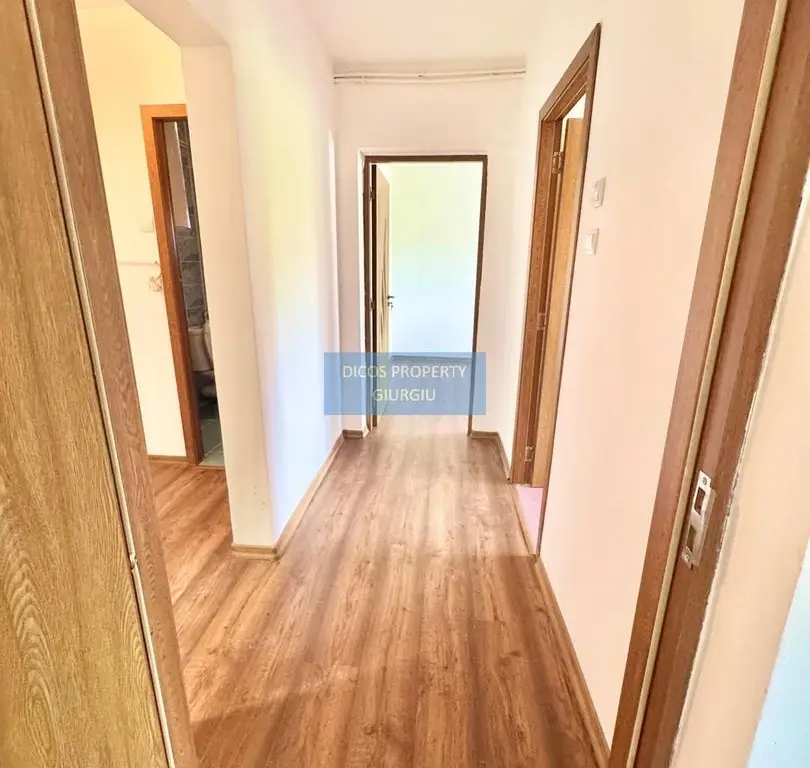 Apartament 2 camere, decomandat – Zona Centrală, bloc Lumina