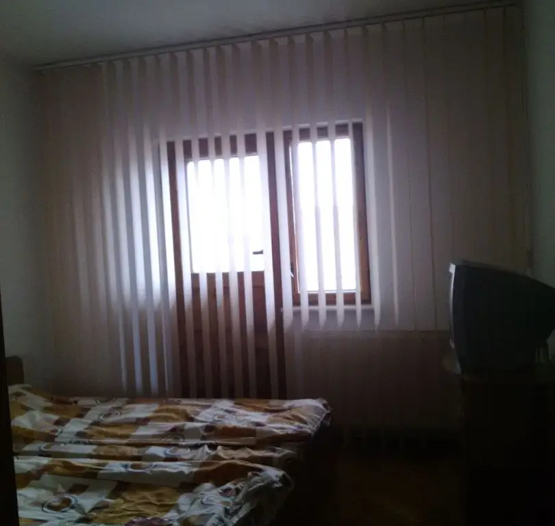 Casa 6 camere - cazare 12 persoane, Nord