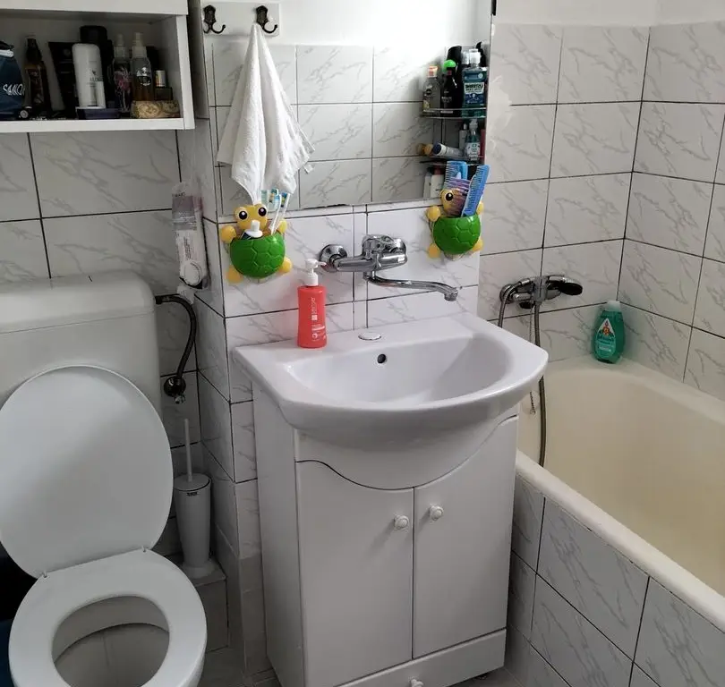 BRASADAS vinde ap 3 cam CARAMIDA 63mp etaj 4/4 in zona SOLIDARITĂȚII.