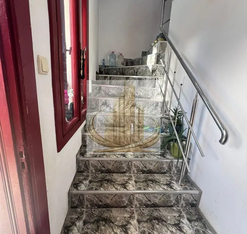 Casă spațioasă cu 2 apartamente, acces din 2 străzi – zona Lipovei