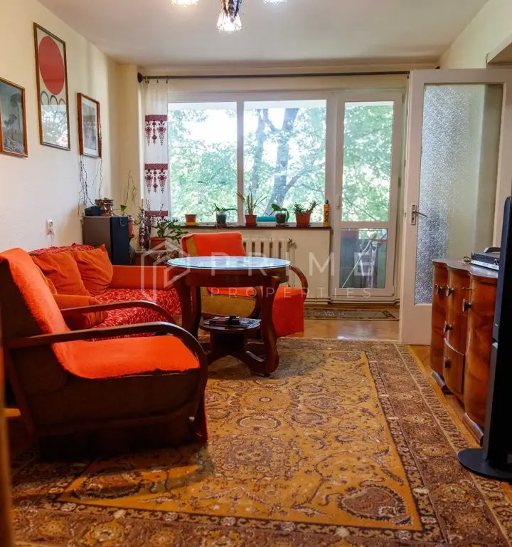 Apartament spațios cu 3 camere, decomandat – Zona 7 Noiembrie / UMFST