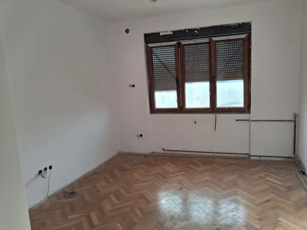 Casa RENOVATA partial 8 cam 6 ari 550mp garaj Ana Ipatescu.