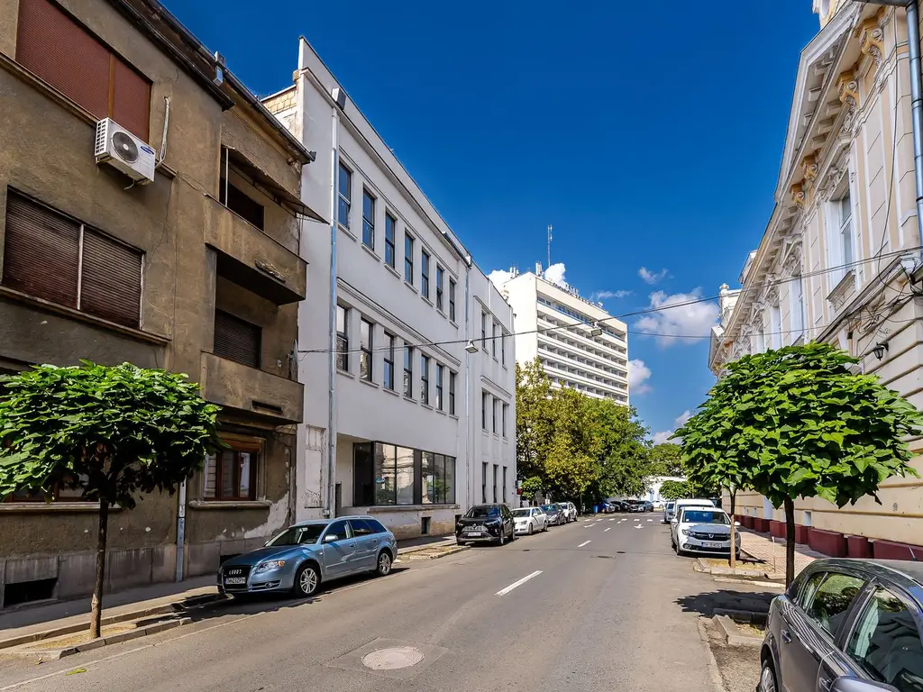 Clădire ultracentrală de vânzare Bulevardul Decebal Comision 0