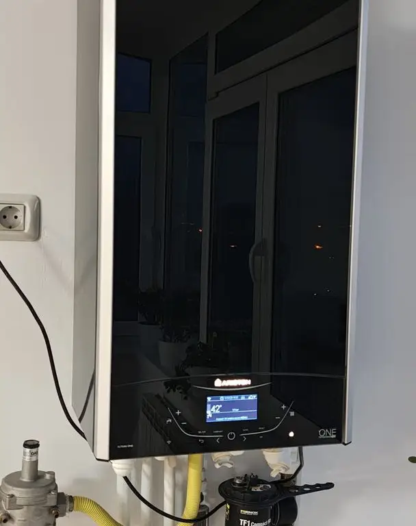 Apartament de închiriat cu 3 camere - cartier Tiglina 2