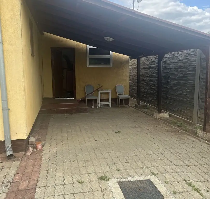 CASA DE VANZARE IN CARTIERUL PRIMAVERII -GIARMATA MARE