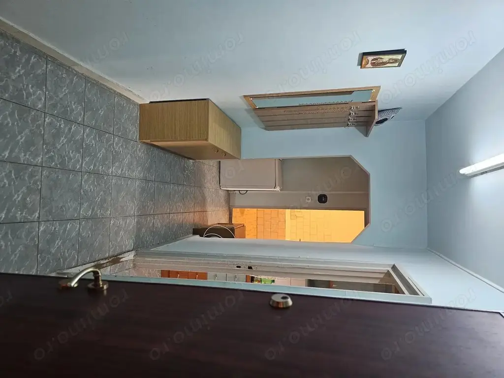 BRASADAS vinde ap 2 cam etaj3/4 decomandat, Carpați 2