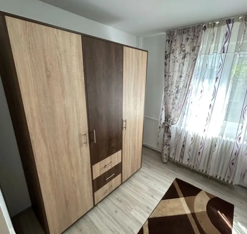 Apartament modern cu 3 camere luminos, disponibil pentru închiriere