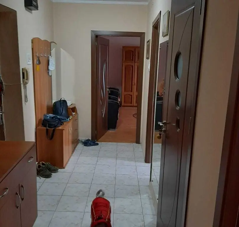 BRASADAS închiriază ap 2 cam Et 6/8 zona Unirii