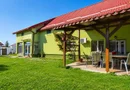 Casă spațioasă cu 8 camere, teren generos, oferă libertate și confort