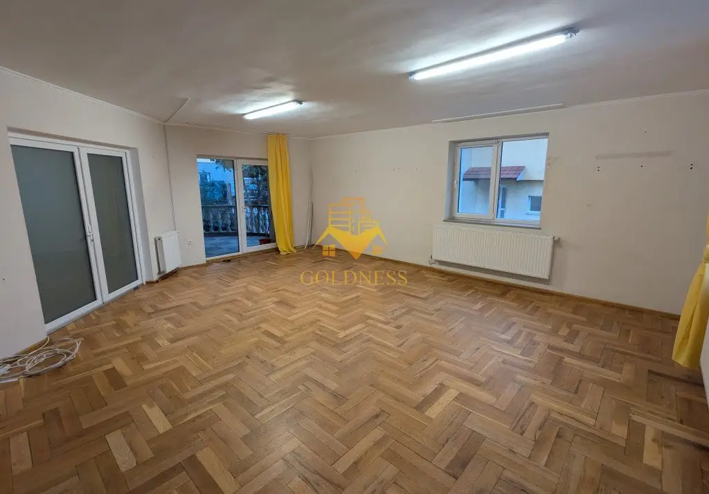 Casa/Spatiu de birou,Andrei Muresanu, 9 Camere,10 Parcari,Curte 2000mp