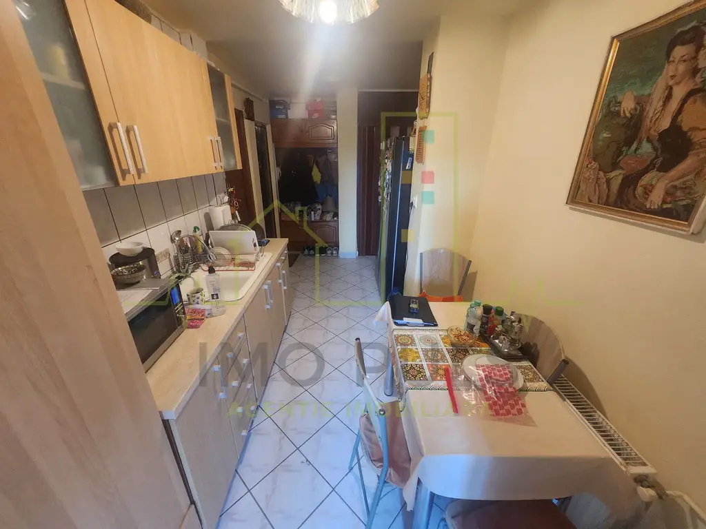 Apartament cu 3 camere. Decomandat. Lipovei. Bloc izolat.