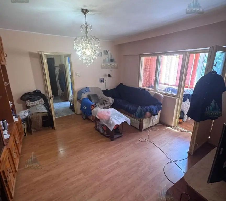 Apartament 3 camere de vânzare – Zona Centrală