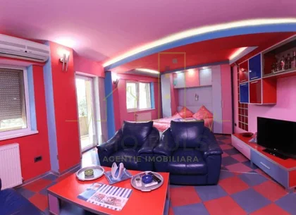 5 Camere. Etaj 1. Complex.