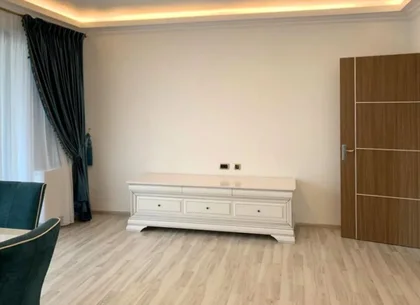 Vând apartament 3 camere 3 minute de Coresi complex ISARAN