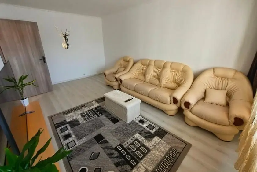 BRASADAS vinde ap 3 cam etaj 3/4 în Micro 17.