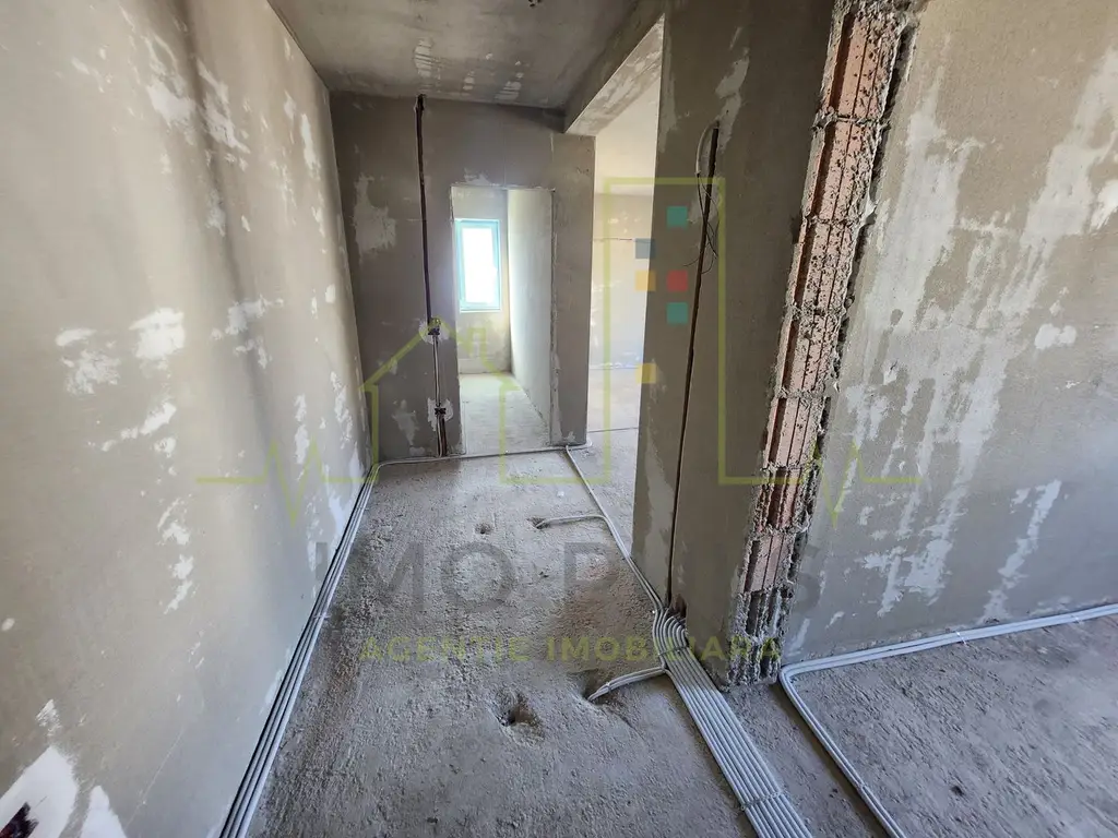 Gradina proprie 28 MP. Bloc nou. Loc de parcare si TVA incluse in pret.