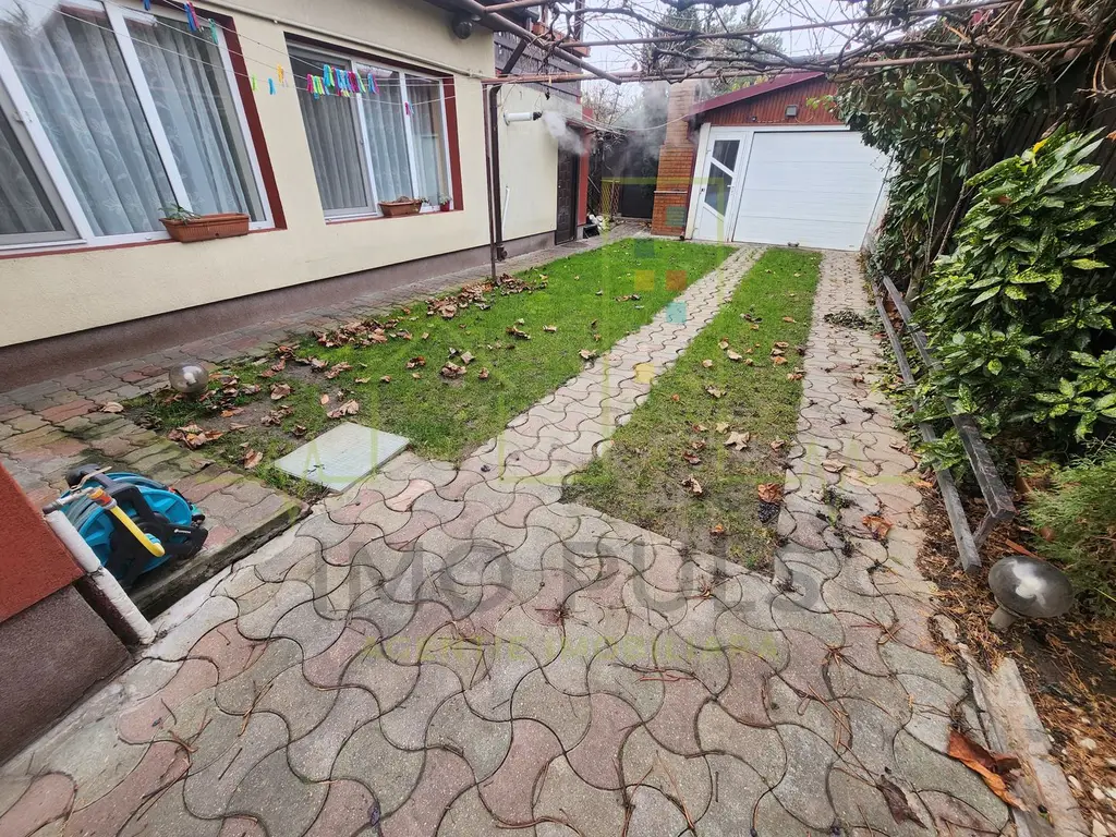 Casa individuala. Mobilata si utilata. Garaj.