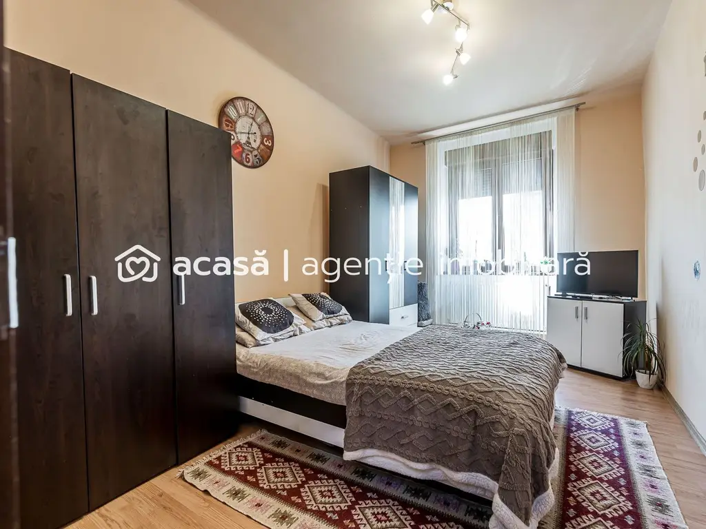 Apartament în centru cu acces auto și garaj propriu