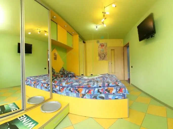 5 Camere. Etaj 1. Complex.