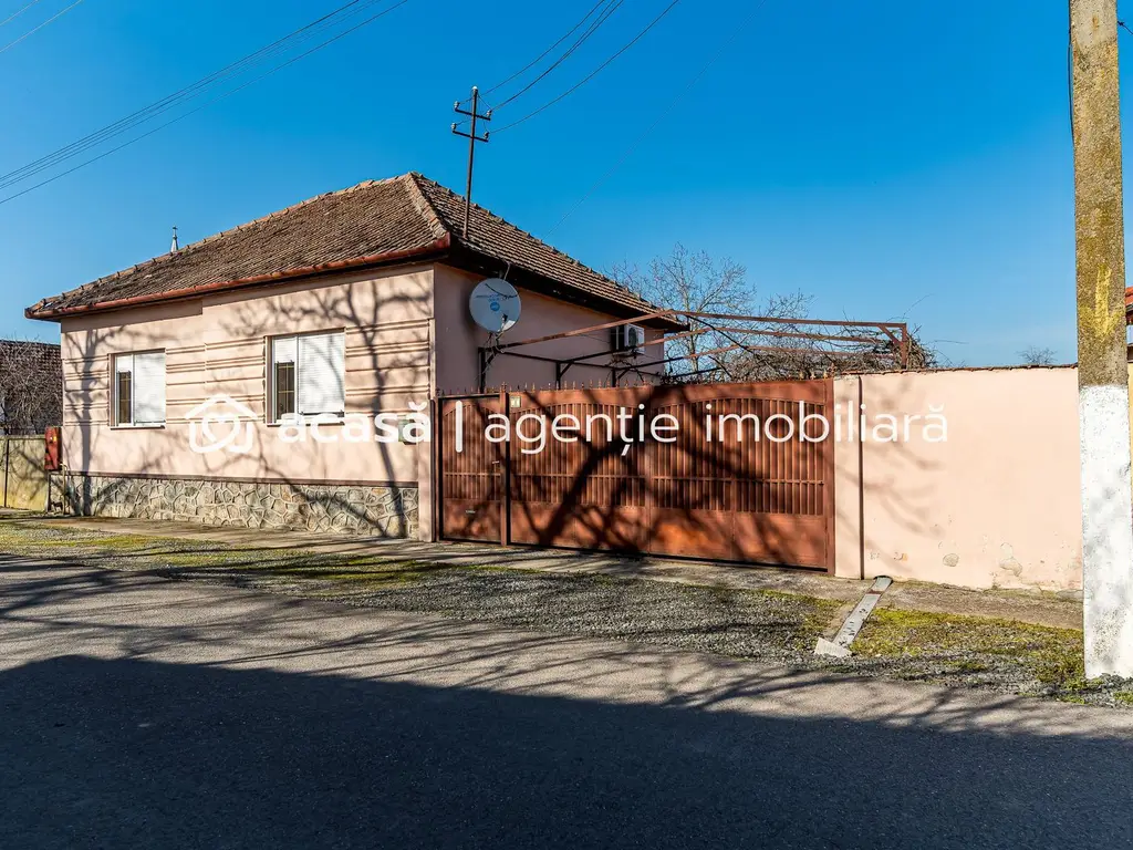 Casa ideală pentru familie: școală la 3 min. Zonă foarte liniștită.