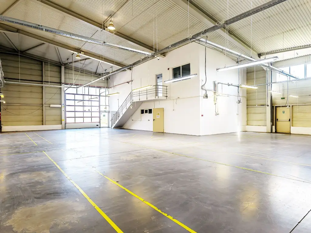 Hală industrială de vânzare 3495 mp în Arad