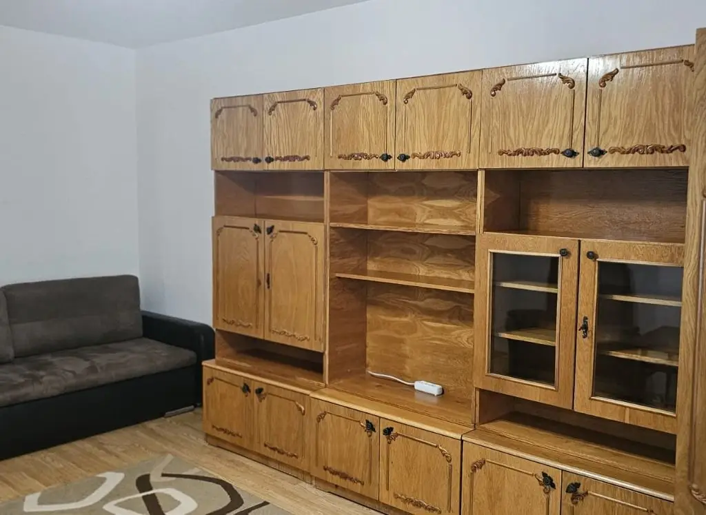 De inchiriat apartament cu 2 camere, etaj 4/4 Piata Centrala, 360 euro