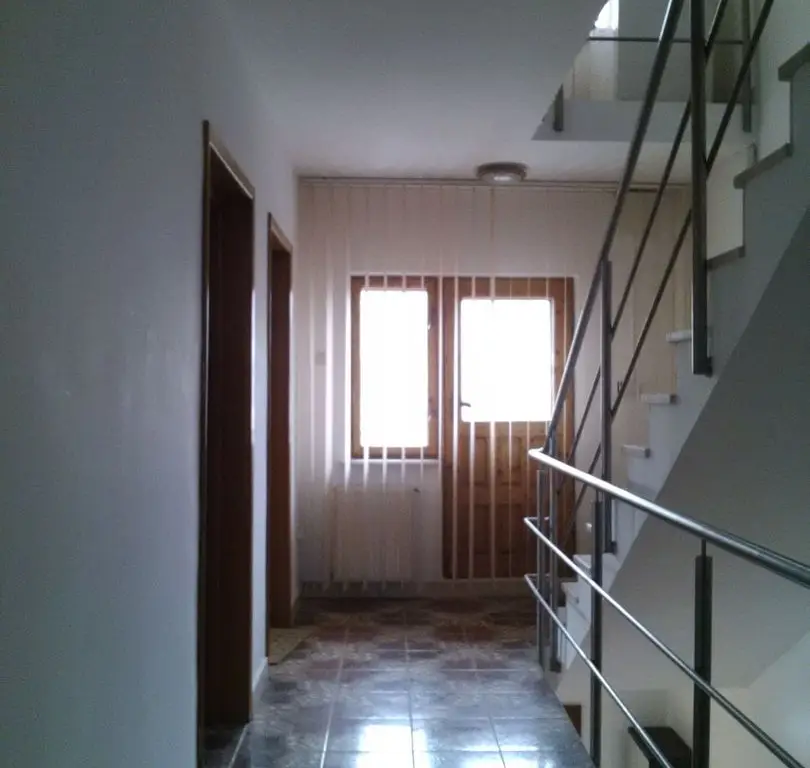 Casa 6 camere - cazare 12 persoane, Nord