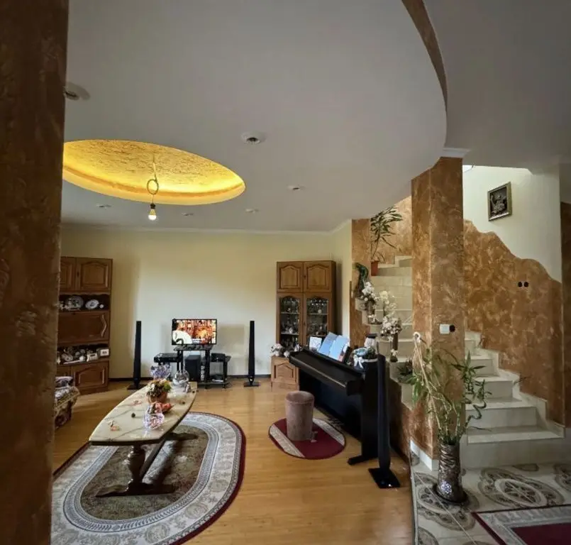Casa de vanzare P+1, 4 Garaje, Vetis