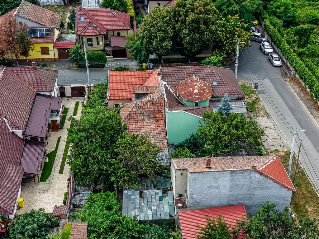 Casă cu teren de 370 mp în Zona Funcționarilor